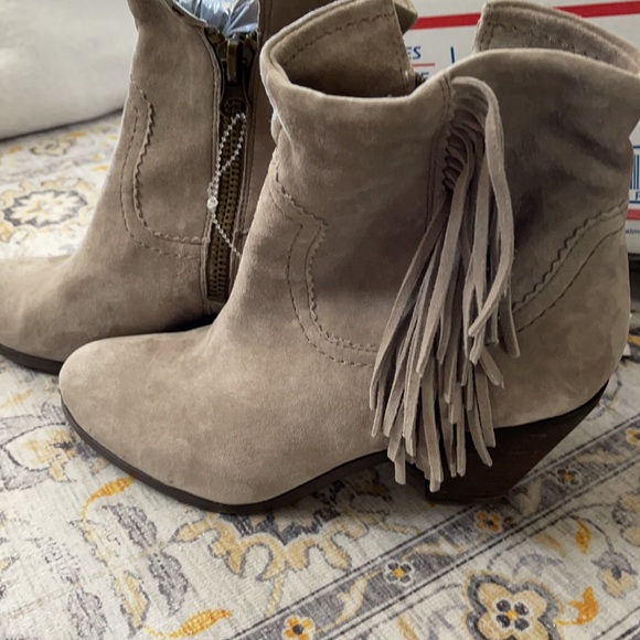 🎉🎉PRICE DROP🎉FRINGED BOOTIE BEIGE SOFT LEATHER SAM EDELMAN - Picture 2 of 13